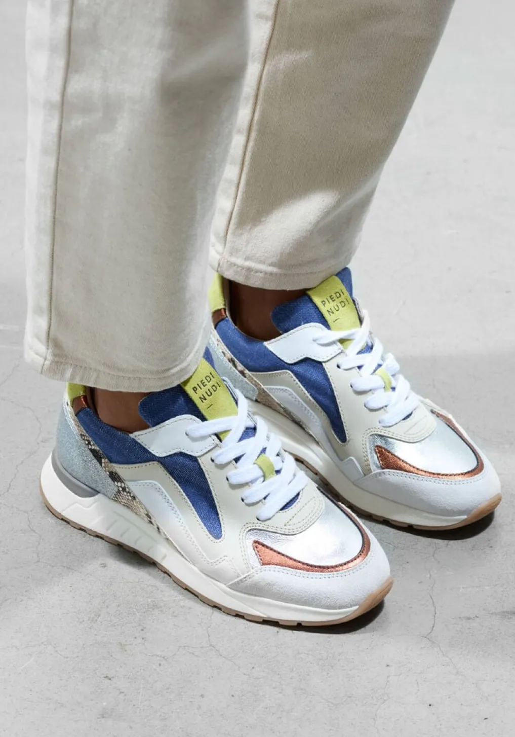 DAMES PIEDI NUDI en lage sneakers selva 17.09